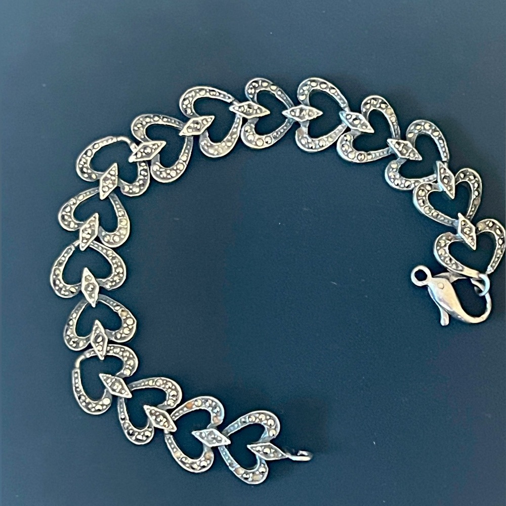 Women’s heart shaped links bracelet
